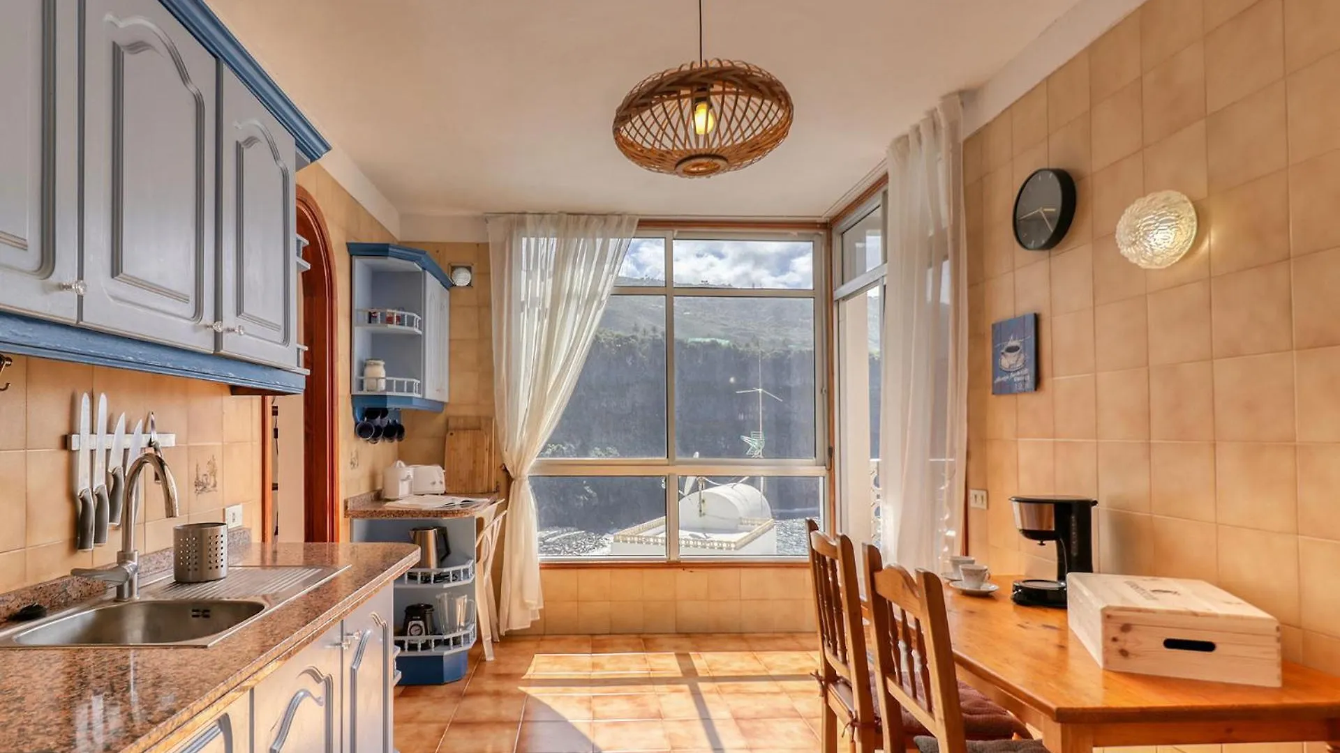 Bright Apartment With Ocean View & 50 M From The Beach Icod De Los Vinos Hiszpania