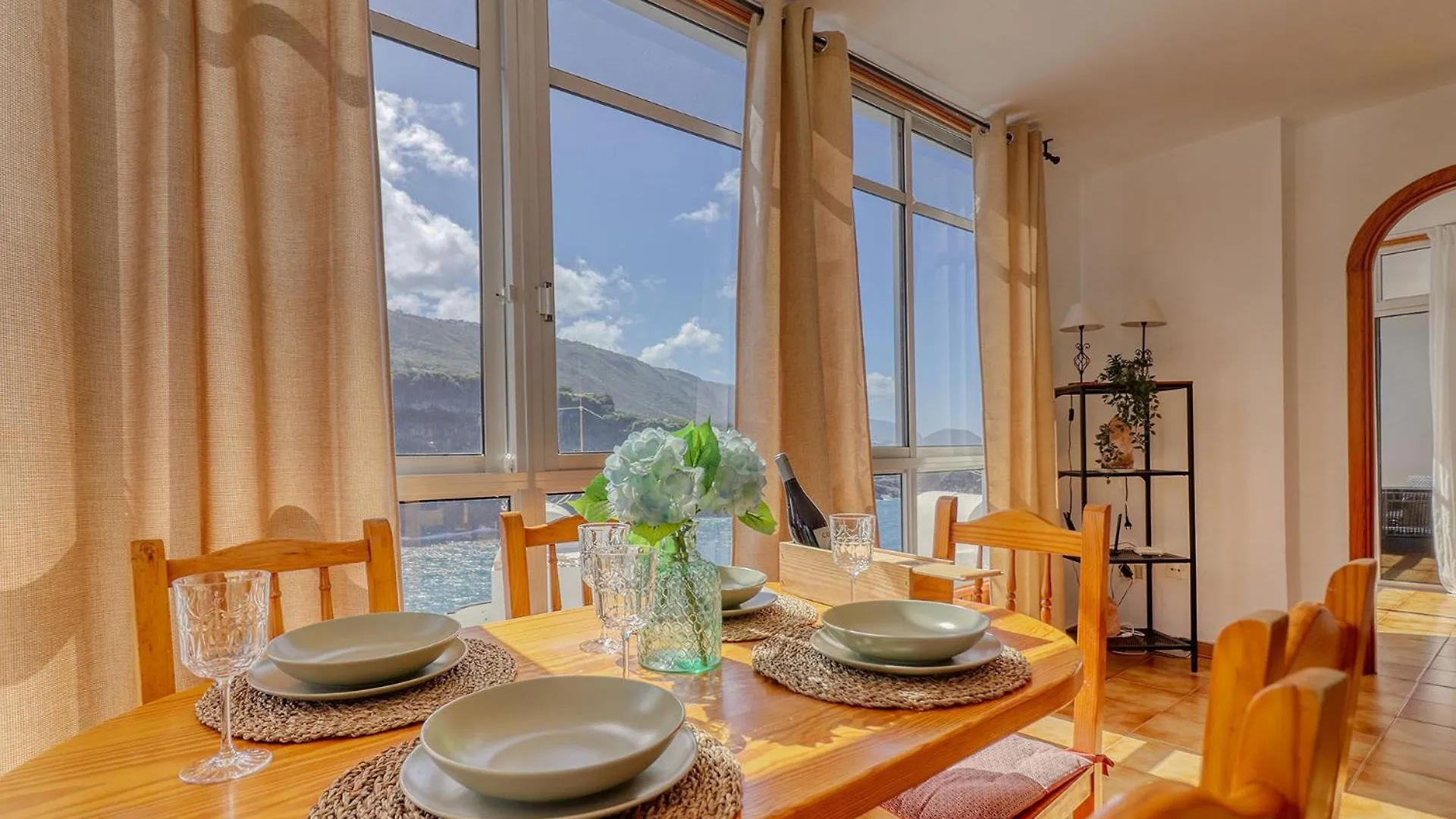 Bright Apartment With Ocean View & 50 M From The Beach Icod De Los Vinos Hiszpania